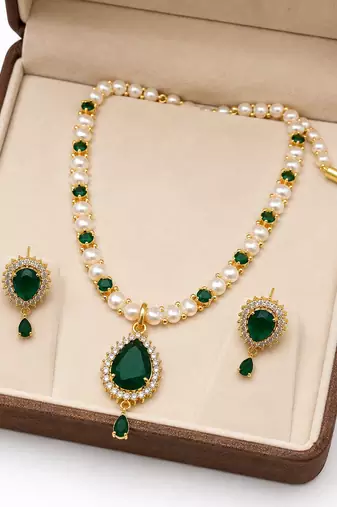 Pearl & emerald green stone necklace & earrings jewellery set gold-tone finish, teardrop pendant, freshwater pearls.