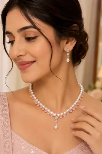 Pearl & pink stone necklace & earrings jewellery set pearl str&, drop earrings, cz centre stone, gold-tone setting.