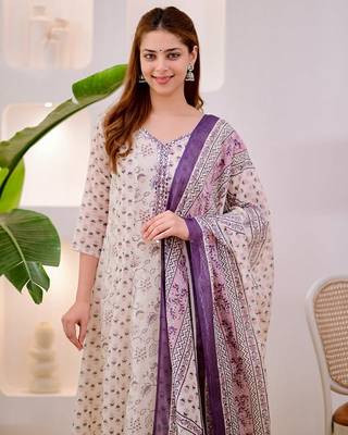 Floral Embroidered Pure Cotton V Neck Kurta Trouser & Dupatta Set 3