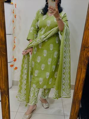 Floral Printed Pure Cotton V Neck Kurta Trouser & Dupatta Set 3