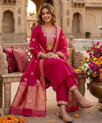 Rani-pink silk blend embroidered kurta set 3