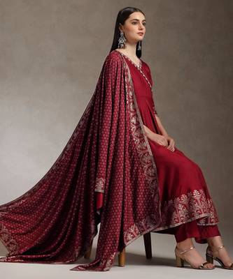 Maroon rayon embroidered kurta set 3