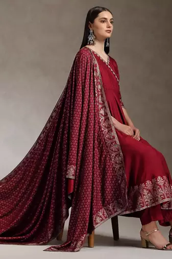 Maroon rayon embroidered kurta set