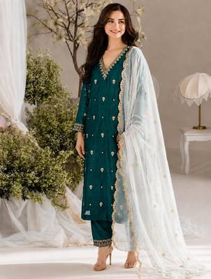 Teal silk blend embroidered kurta set 3