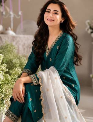 Teal silk blend embroidered kurta set 4