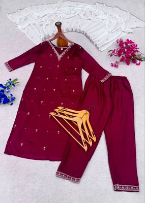Rani-pink silk blend embroidered kurta set 3