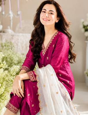 Rani-pink silk blend embroidered kurta set 4