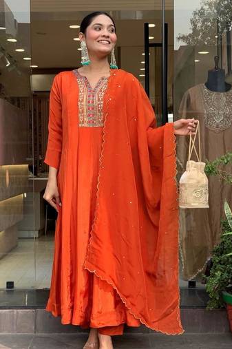 Orange silk blend embroidered kurta set