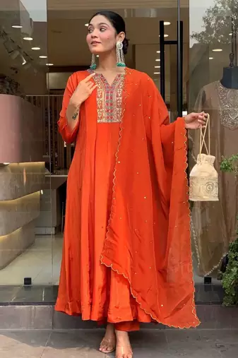 Orange silk blend embroidered kurta set