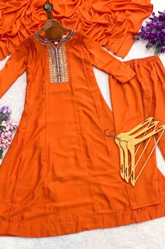 Orange silk blend embroidered kurta set