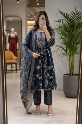 Navy-blue silk blend printed kurta set 2