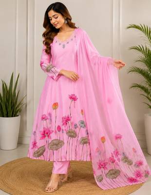 Pink silk blend embroidered kurta set 2