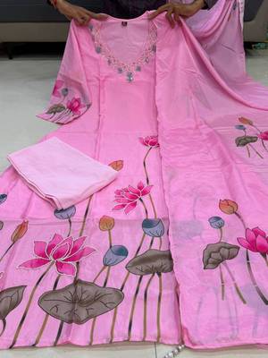 Pink silk blend embroidered kurta set 4