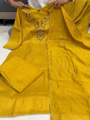 Dark-yellow silk blend embroidered kurta set 3