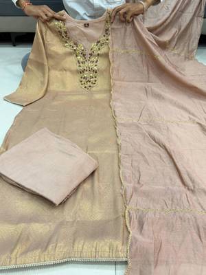 Gold silk blend embroidered kurta set 2