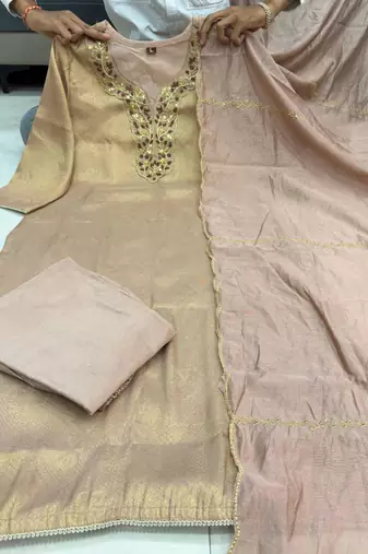 Gold silk blend embroidered kurta set