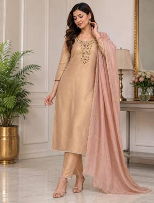 Gold silk blend embroidered kurta set 3