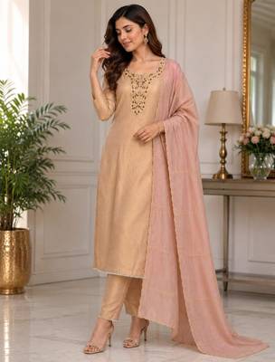 Gold silk blend embroidered kurta set 4