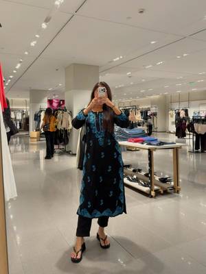 Black silk blend embroidered kurta set 1