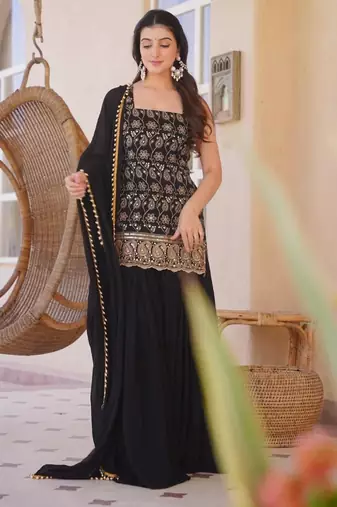 Black silk blend embroidered kurta set