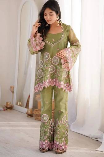Light-green silk blend embroidered kurta set