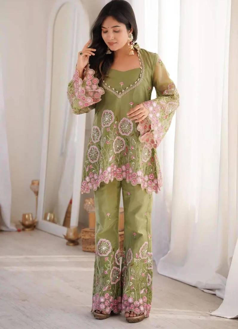 Light-green silk blend embroidered kurta set