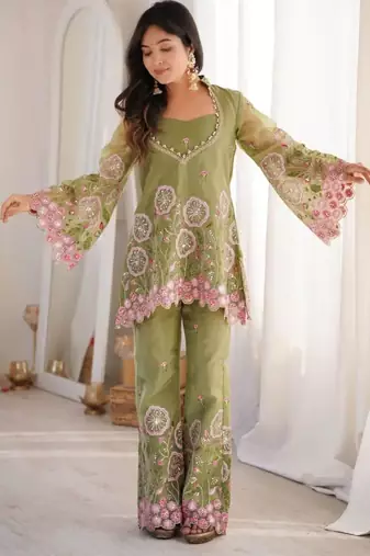 Light-green silk blend embroidered kurta set