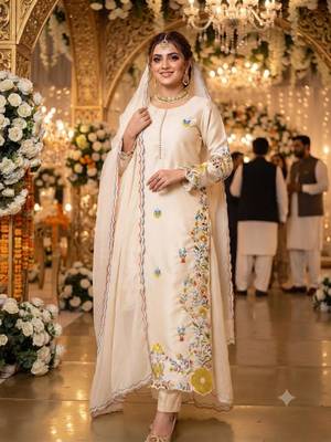 Off-white silk blend embroidered kurta set 1