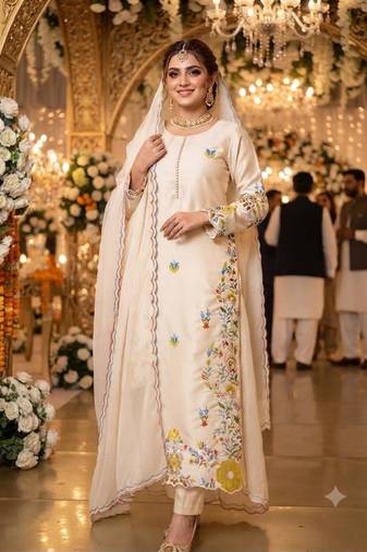 Off-white silk blend embroidered kurta set