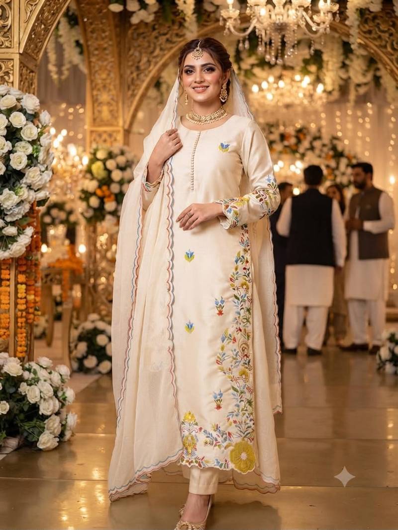 Off-white silk blend embroidered kurta set