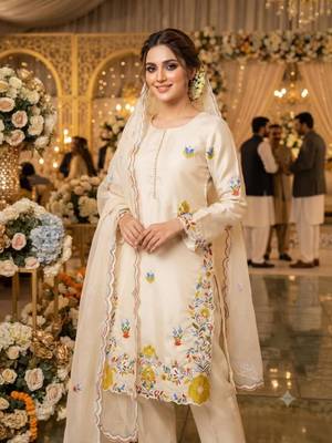 Off-white silk blend embroidered kurta set 2