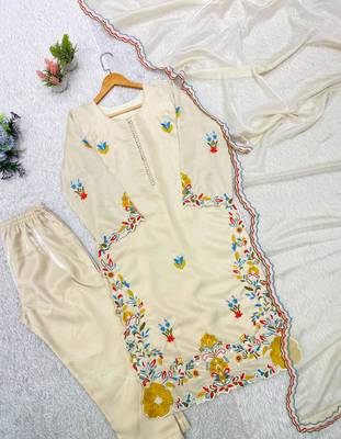 Off-white silk blend embroidered kurta set 3