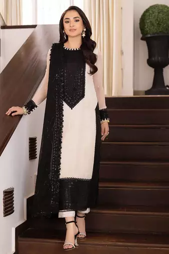 Off-white crepe embroidered kurta set
