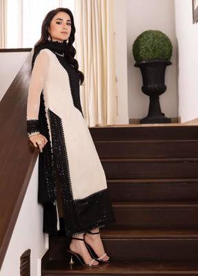 Off-white crepe embroidered kurta set 2