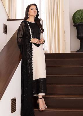 Off-white crepe embroidered kurta set 3