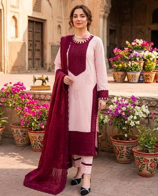 Light-baby-pink crepe embroidered kurta set 2