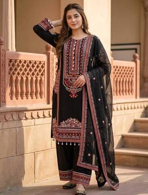 Black chanderi embroidered farshi salwar set 1