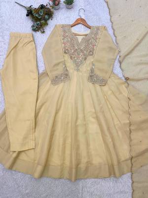 Cream crepe embroidered anarkali set 4
