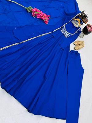 Royal-blue silk blend embroidered flared gown set 4