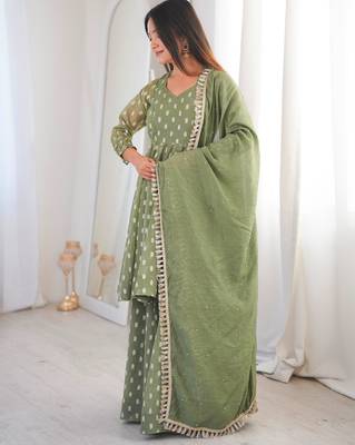 Green silk blend embroidered anarkali set 2