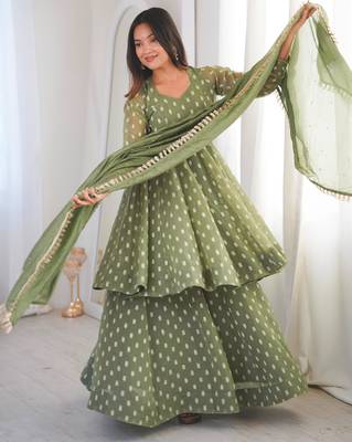 Green silk blend embroidered anarkali set 3