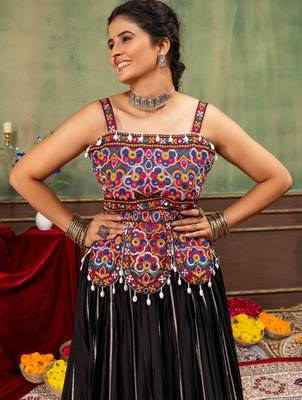 Black Embroidery Work Silk Blend Navratri Lehnga choli set 2