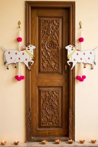 handcrafted pompom beads cow hanging door and home decorative hanging (pack of 6)