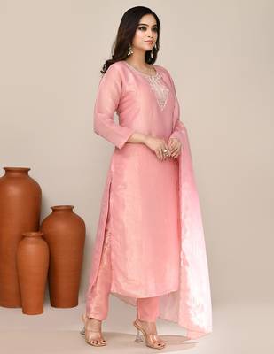 Pink shimmer embroidered kurta set 2