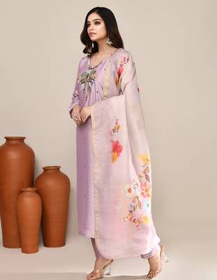 Mauve satin embroidered kurta set 2