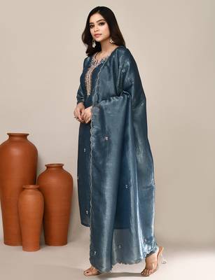Grey shimmer embroidered kurta set 2