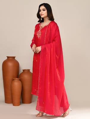 Magenta satin embroidered kurta set 2