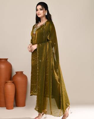 Olive shimmer embroidered kurta set 2