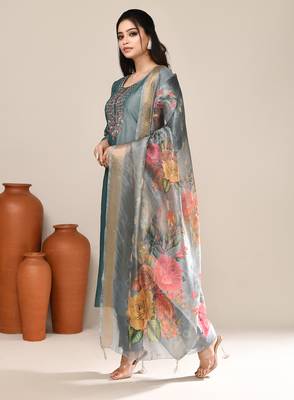 Grey satin embroidered kurta set 2