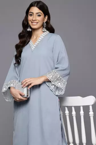 Women Floral Embroidered Regular Thread Work Silk Crepe Kurta with Palazzos